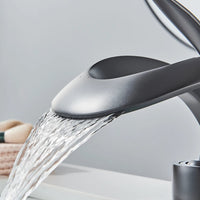 Messing Wastafelkraan met Watervaluitloop - Flowarc