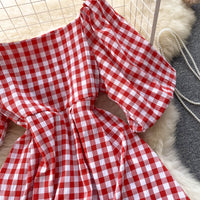 Modieuze damesjurk met vierkante halslijn en puffmouwen - Selina