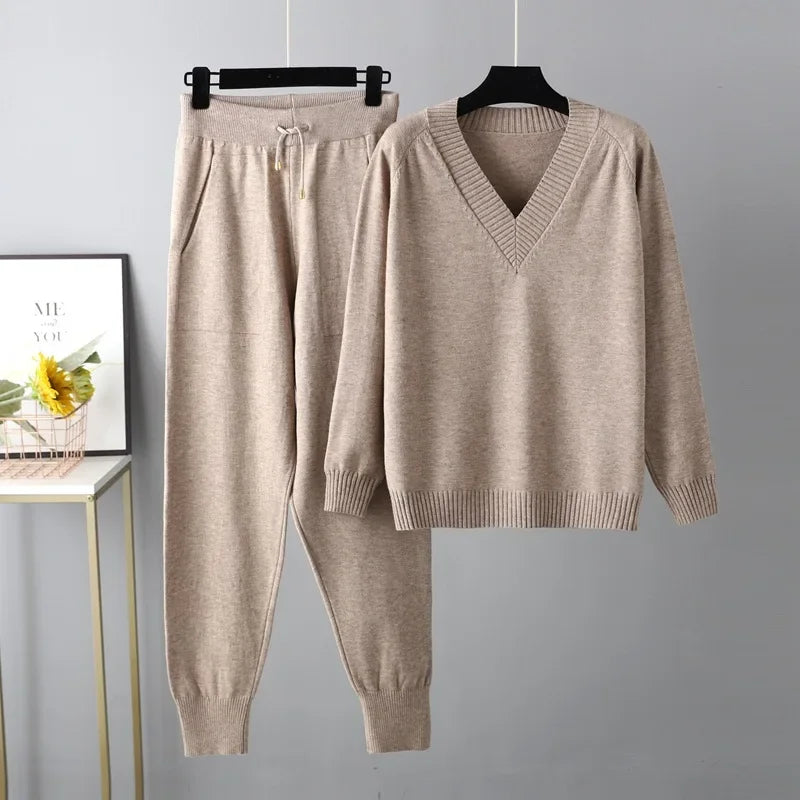 Tweedelige Gebreide Dames Set met V-hals Trui & Broek – Noelia