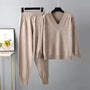 Zweiteiliges gestricktes Damen-Set mit V-Ausschnitt-Pullover & Hose – Noelia