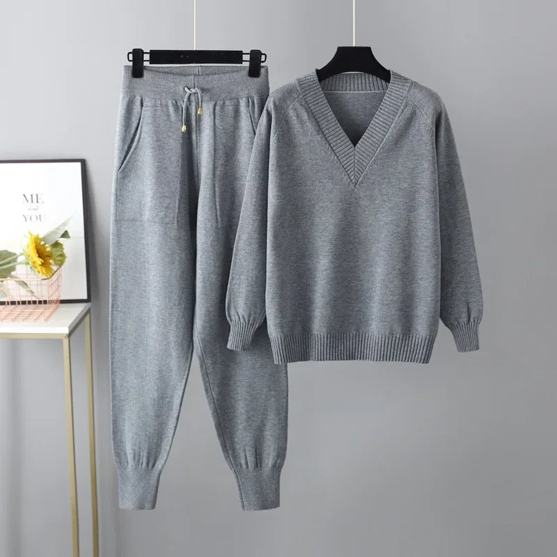 Tweedelige Gebreide Dames Set met V-hals Trui & Broek – Noelia