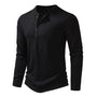 Zwart Henley-shirt met lange mouwen, schuin van voren gezien, met knopen langs de halsopening. 15
