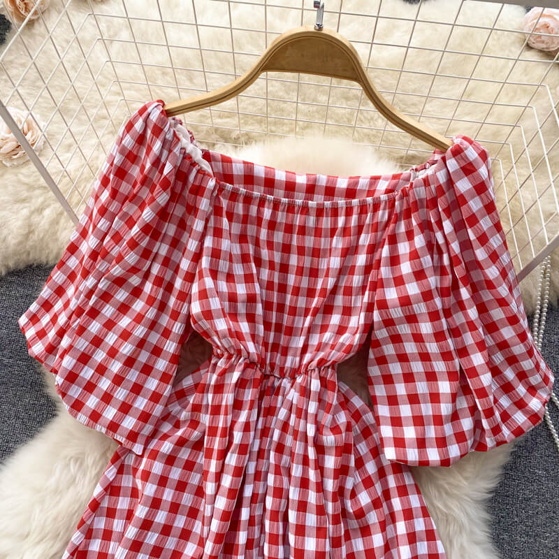 Modieuze damesjurk met vierkante halslijn en puffmouwen - Selina