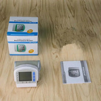 Digitales Handgelenk-Blutdruckmessgerät mit LCD-Display – PulseTrack