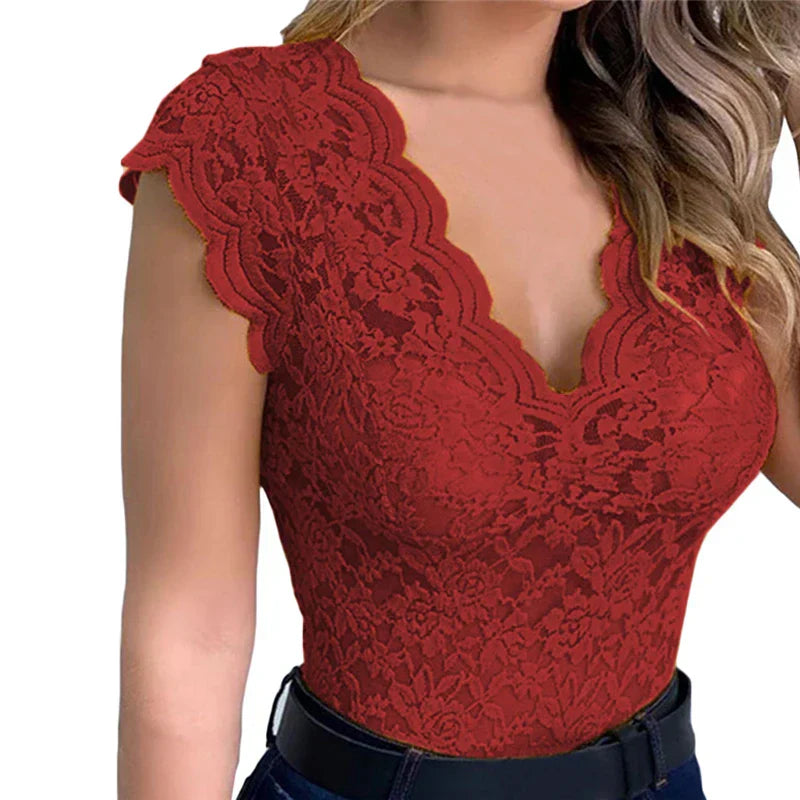 Stylish women's summer lace top with floral pattern - SpitzenLicht