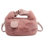 Fluffy Handtasche | Diese Tasche willst du einfach knuddeln