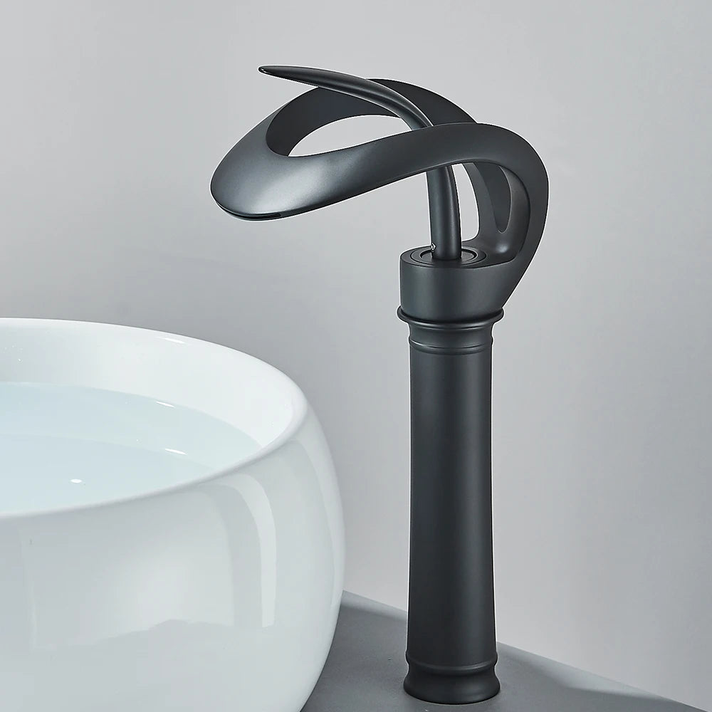 Messing Wastafelkraan met Watervaluitloop - Flowarc