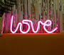 Love Neon Buchstaben | Schaffe eine romantische Szene