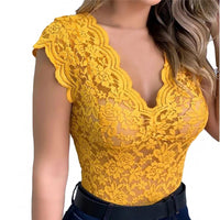 Stylish women's summer lace top with floral pattern - SpitzenLicht