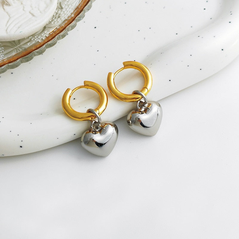 Gold- & Silber-Mix Ohrringe | Mit süßen Herzen