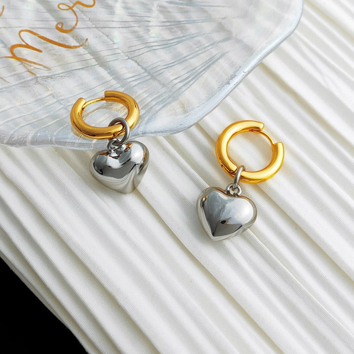 Gold- & Silber-Mix Ohrringe | Mit süßen Herzen