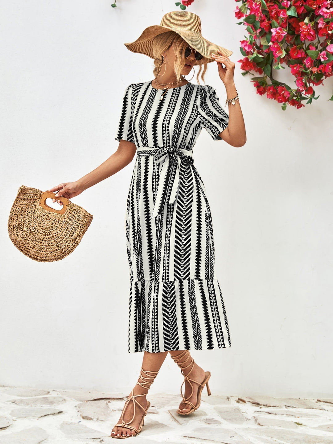 Schwarz-Weiß Gestreiftes Midi-Kleid – Elise