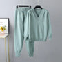 Zweiteiliges gestricktes Damen-Set mit V-Ausschnitt-Pullover & Hose – Noelia