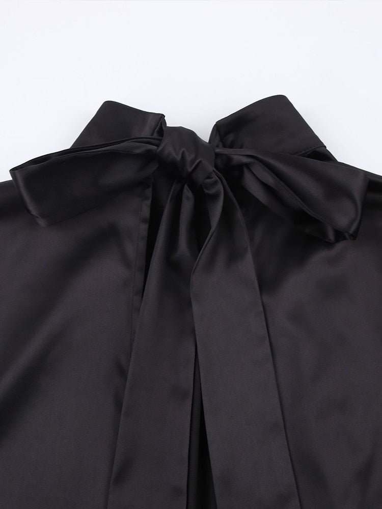 Loïs Satin Kleid | Mit wunderschöner Schleife und offenem Rücken