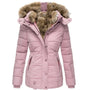 Roze gewatteerde winterparka, voorkant, capuchon met bruin nepbont, drukknopen langs de rits en gequilte mouwen. 8