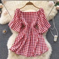 Modieuze damesjurk met vierkante halslijn en puffmouwen - Selina