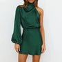 Satin Mini-Kleid mit Schulterdesign und asymmetrischem Arm – Elvira