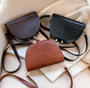 Chelsey Crossbody Tasche | Eine coole Tasche mit Krokodilleder-Print
