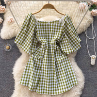 Modieuze damesjurk met vierkante halslijn en puffmouwen - Selina