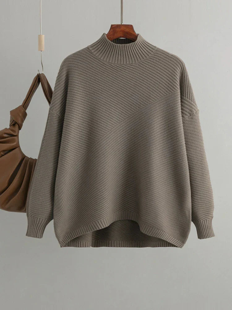 Klassischer gestrickter Damenpullover - Evelina