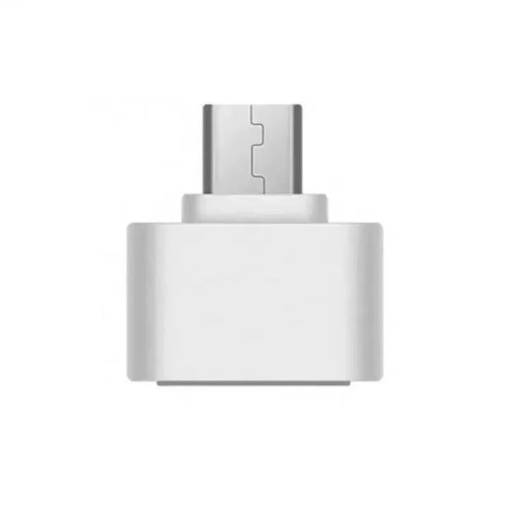 Wit OTG-verloopstuk met micro-USB-connector aan de bovenkant en USB-aansluiting aan de onderkant, op wit 7