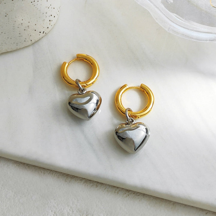 Gold- & Silber-Mix Ohrringe | Mit süßen Herzen