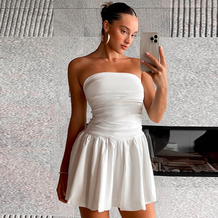 Weißes Trägerloses Minikleid mit Falten-Details – Nikki