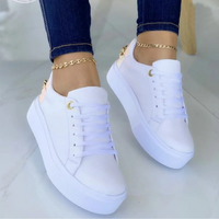 Weiße Ledersneaker mit Metallkette - ComfortStep
