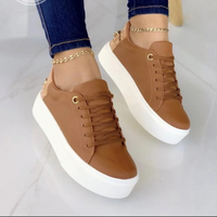 Weiße Ledersneaker mit Metallkette - ComfortStep