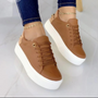Weiße Ledersneaker mit Metallkette - ComfortStep