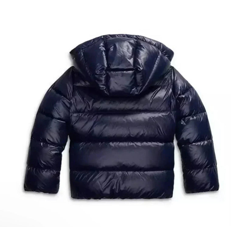 Marineblauw glanzend gewatteerd jack met capuchon, achteraanzicht op een witte achtergrond 6