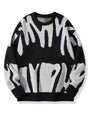Zwarte gebreide sweater met wit abstract patroon, plat van voren gefotografeerd 2