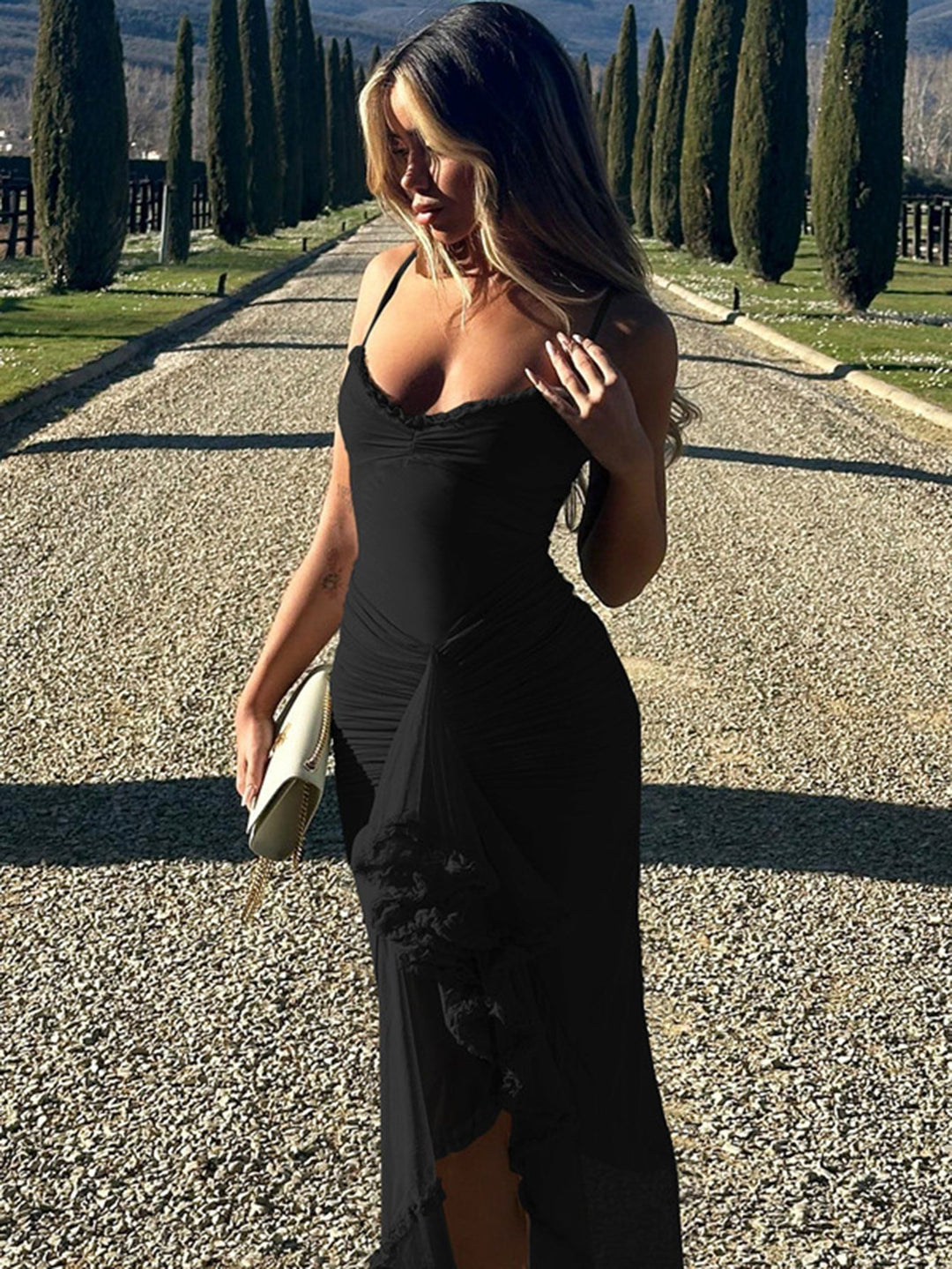 Trendiges Maxikleid mit Rüschen und Spaghettiträgern - Loyza