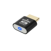 Zwarte HDMI-dongel met vergulde connector en oplichtend blauw ledlampje, schuin van voren op een witte achtergrond. 1