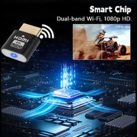 Dongel met draadloossymbool boven een lichtgevende computerchip, met een vergelijking tussen lagere en hogere beeldkwaliteit van een quadrijder. 4