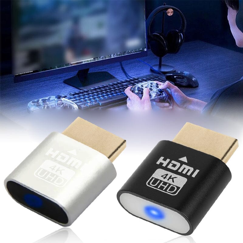 Zilverkleurige en zwarte dongel naast elkaar, met op de achtergrond iemand die met een controller aan een gamebureau zit. 10