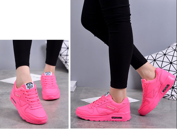 Twee close-ups van felroze sneakers aan de voeten van een model met zwarte legging 6