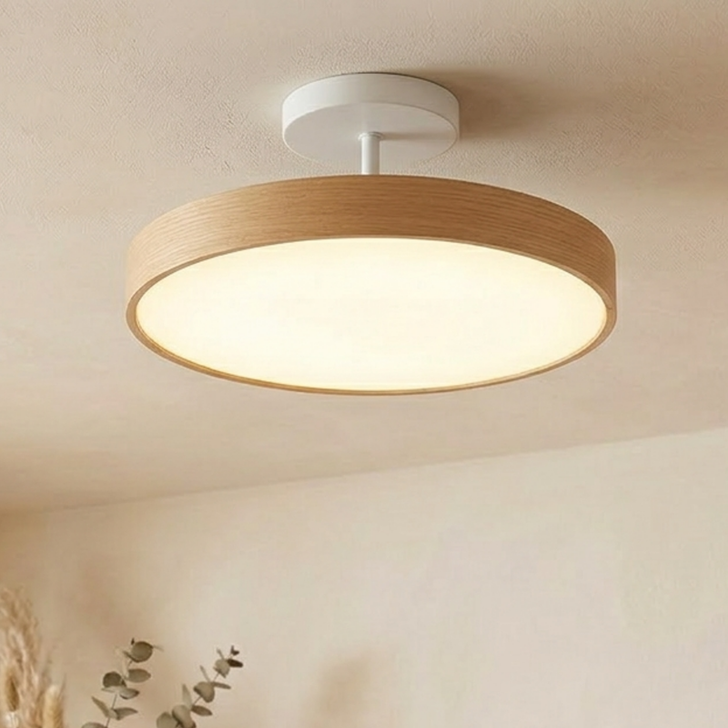 Lichte houtlook lamp met witte steun en plafondplaat, zacht brandend, met nerf zichtbaar in de rand. 5