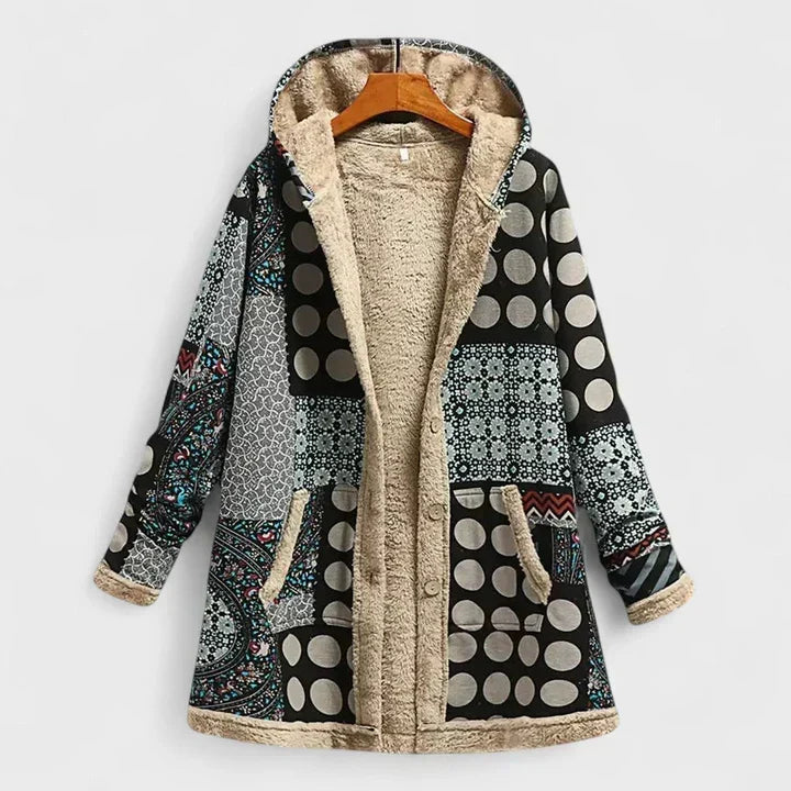 Geopende parka op hanger met zwart-wit patchworkprint van stippen en motieven, met beige teddyvoering 4