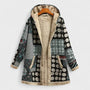 Geopende parka op hanger met zwart-wit patchworkprint van stippen en motieven, met beige teddyvoering 4