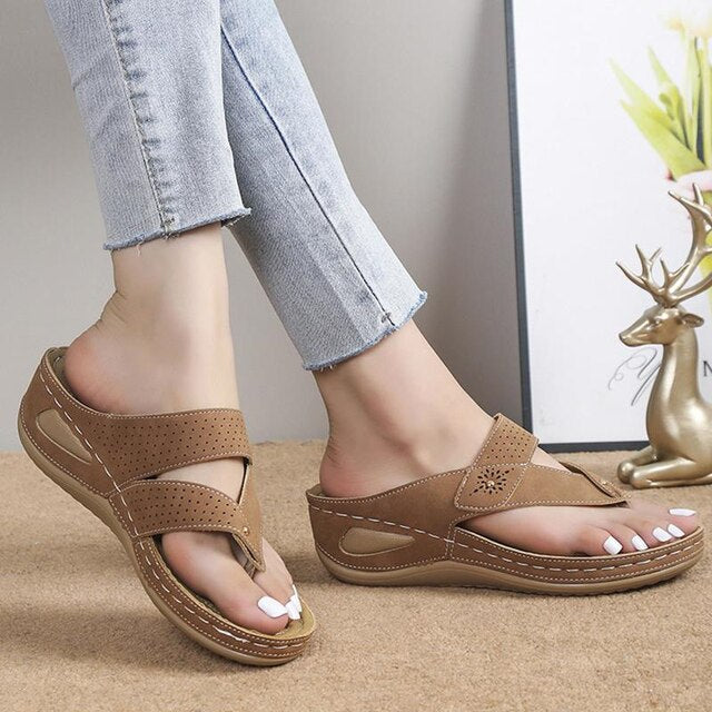 Damensandalen mit verstellbarem Riemen und Streifen – Atmungsaktiv & Orthopädisch