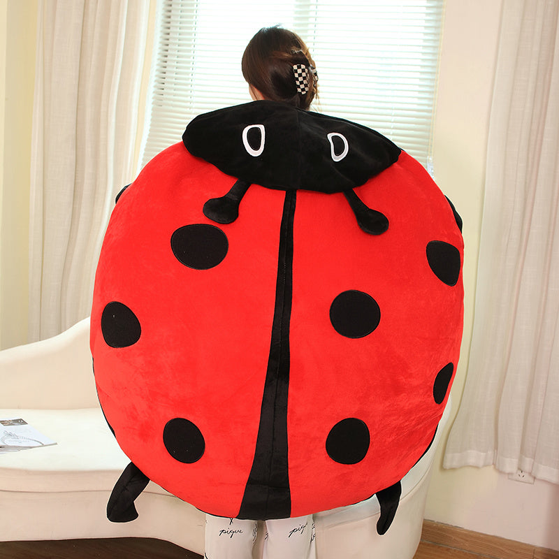 Tragbarer Marienkäfer-Riesenkuscheltier - LadyBug Hug