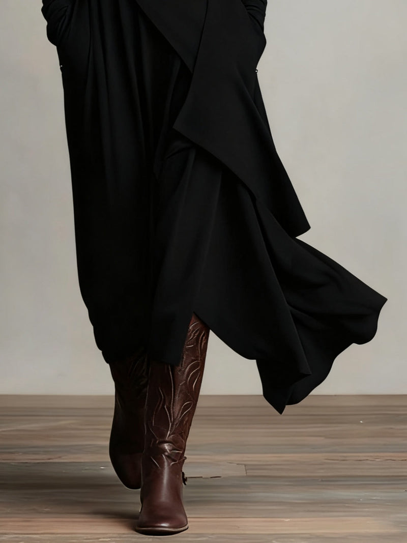 Detail van de zwarte asymmetrische rok met golvende lagen boven gegraveerde laarzen 8