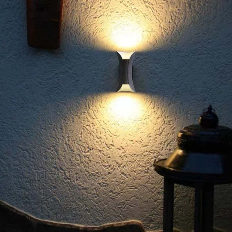 Moderne LED-Außenwandleuchte - LumiEdge