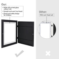 Vergelijking van het zwarte frame met glazen front zonder passepartout tegenover een ander model met passepartout en nagels. 8