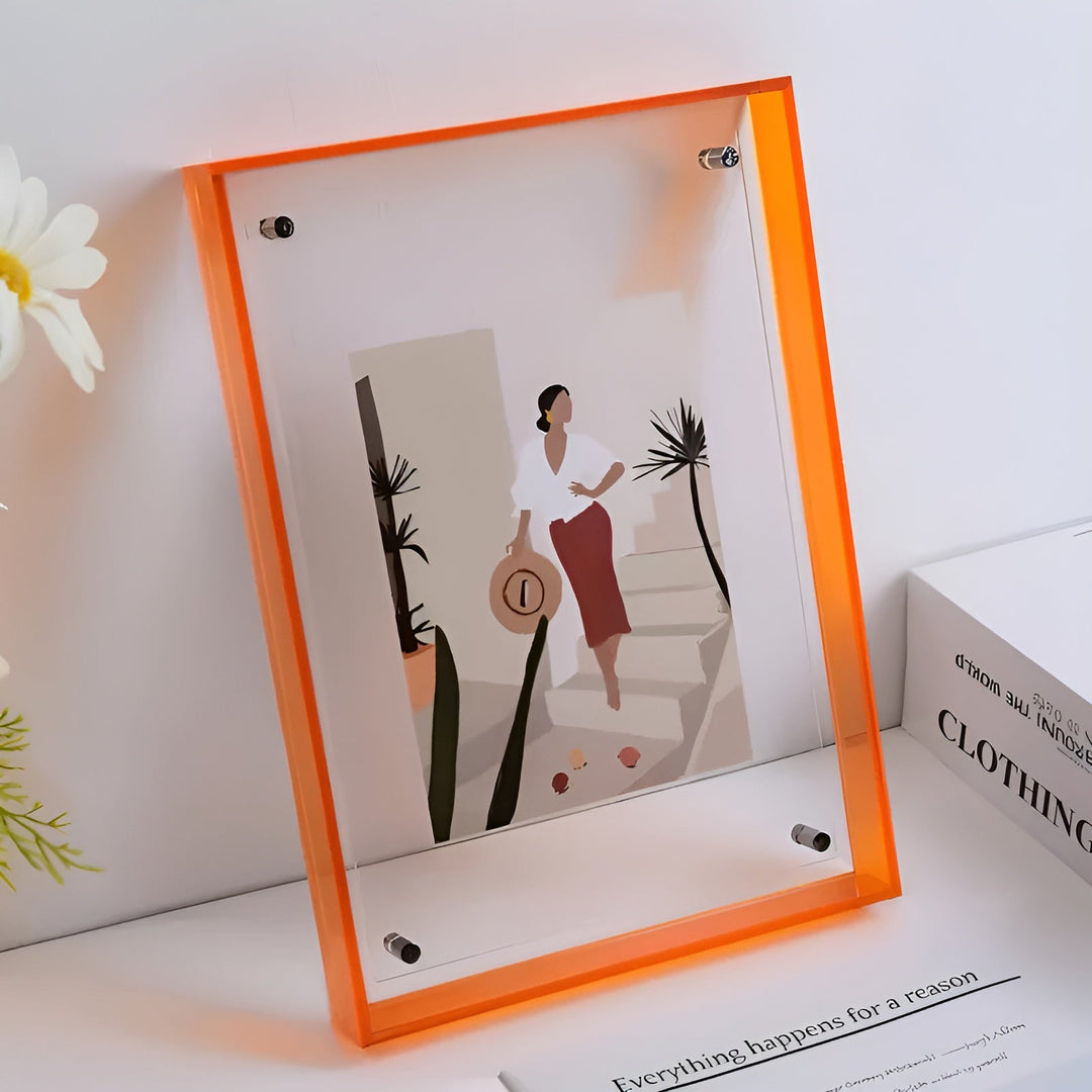 Oranje acryl lijst met magnetische bevestigingen, met een illustratie van een vrouw in witte blouse en rode rok. 10