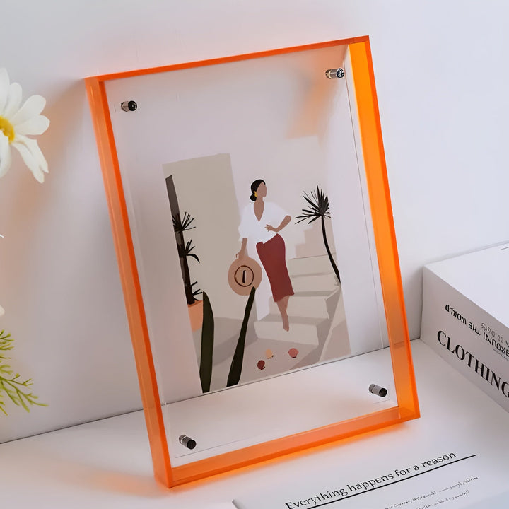 Oranje acryl lijst met magnetische bevestigingen, met een illustratie van een vrouw in witte blouse en rode rok. 10