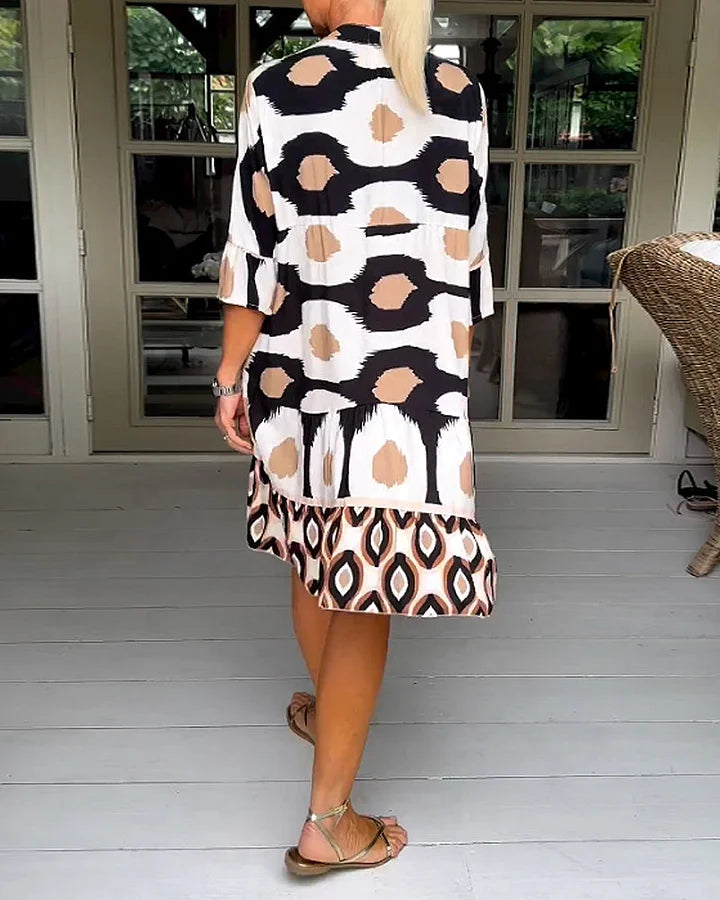 Trendiges Kleid mit kurzen Ärmeln und abstraktem Print & lockerem Schnitt – Liora