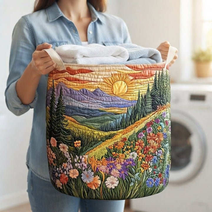 Vrouw in een spijkerblouse draagt de mand aan de witte handgrepen, gevuld met opgevouwen handdoeken voor een wasmachine. 3