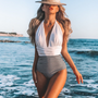 Badeanzug mit Rüschen-Akzent: Elegant am Strand!